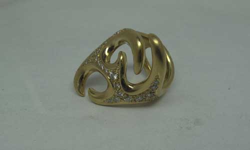 gold diamond ring of irish style