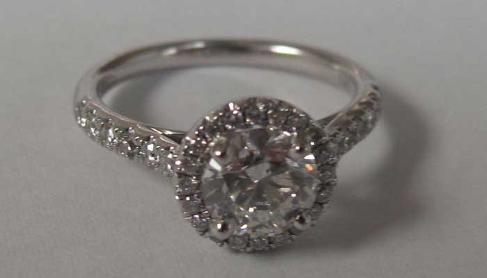 picture of engagement ring