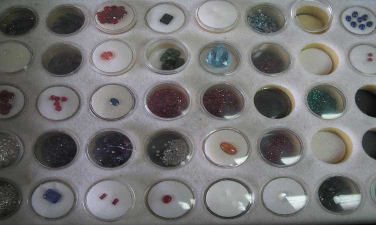 picture of diamonds and stones